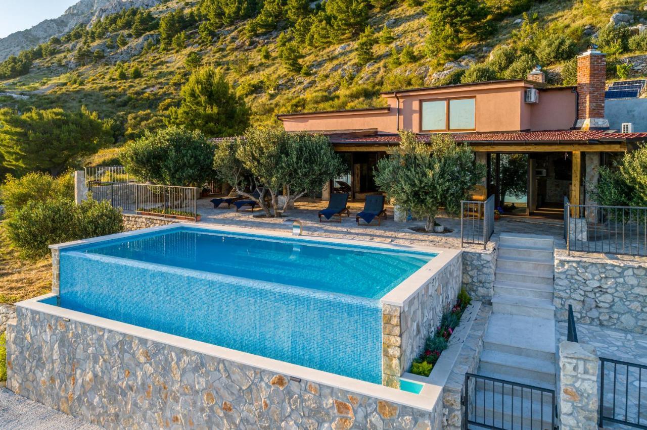 Villa Secluded Paradise Омиш Экстерьер фото