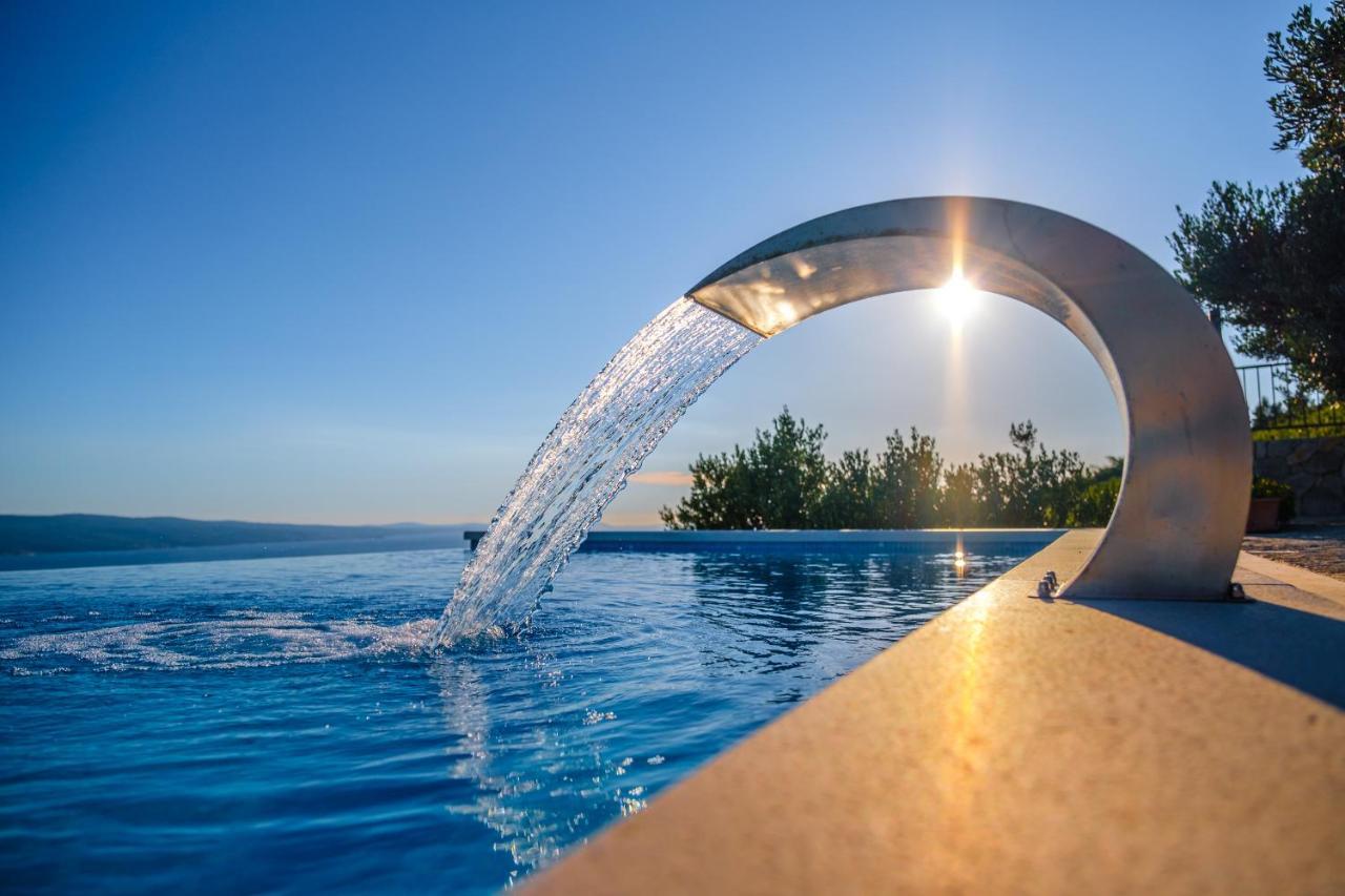 Villa Secluded Paradise Омиш Экстерьер фото