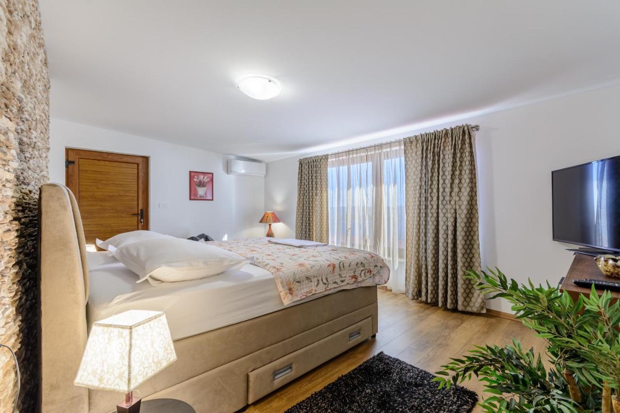 Villa Secluded Paradise Омиш Экстерьер фото