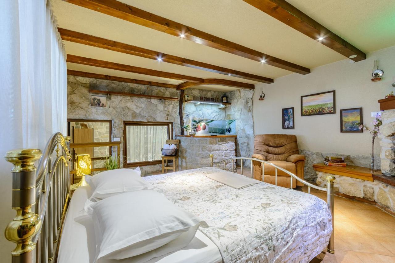 Villa Secluded Paradise Омиш Экстерьер фото