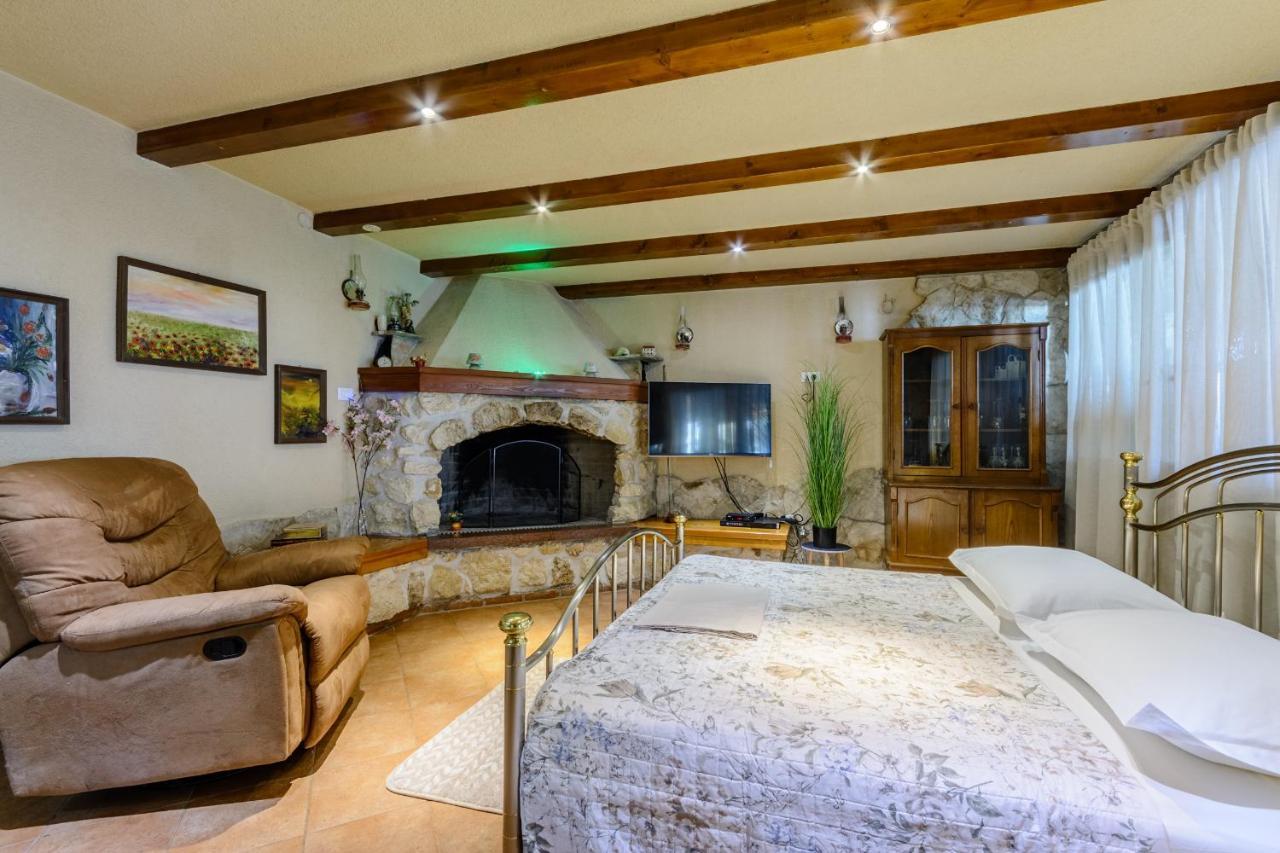 Villa Secluded Paradise Омиш Экстерьер фото
