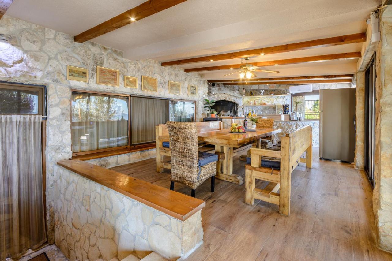 Villa Secluded Paradise Омиш Экстерьер фото